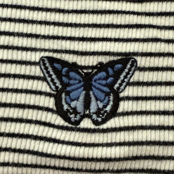 26. Hollister Black and White striped Fitted Short Sleeve Tee - Picture 3 of 6